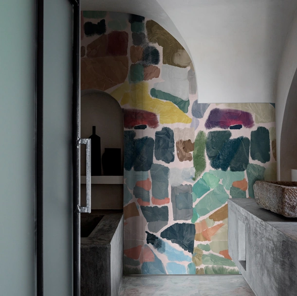 Carta da parati impermeabile da interno Dedalo con grafica geometrica ispirata all'estetica urbana di Wall&Decò