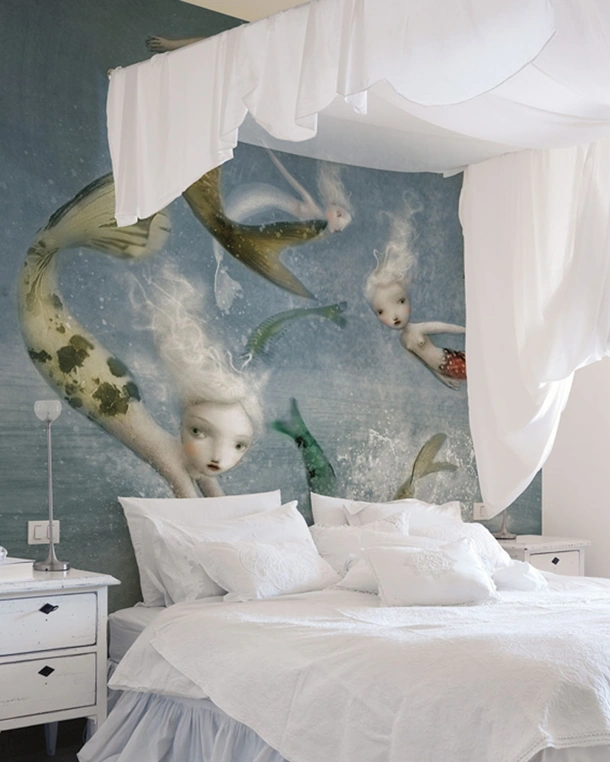 Carta da parati con illustrazione artistica ispirata alle sirene Mermaids di Inkiostro Bianco