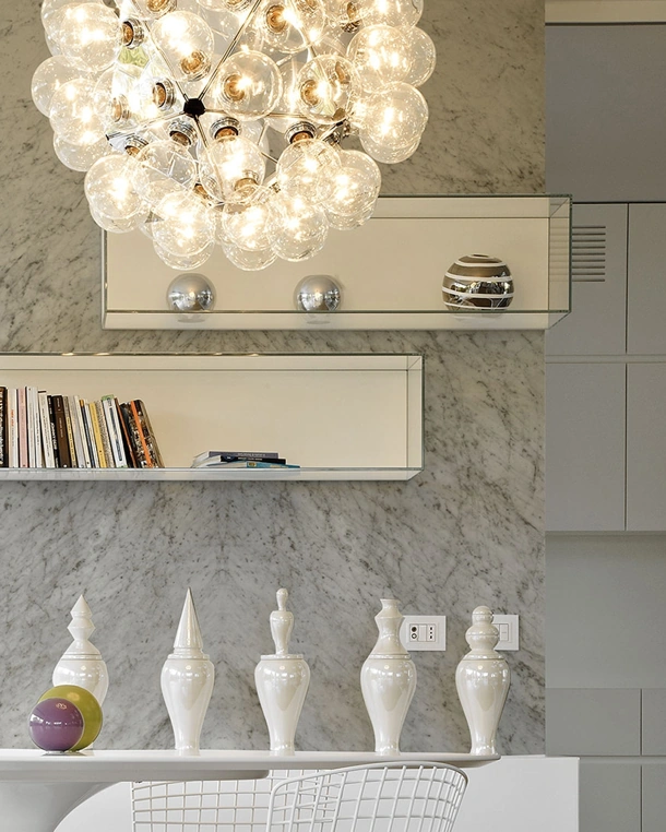Carta da parati monocromatica White Marble di Inkiostro Bianco