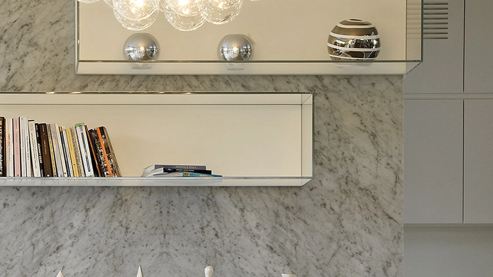 Carta da parati monocromatica White Marble di Inkiostro Bianco
