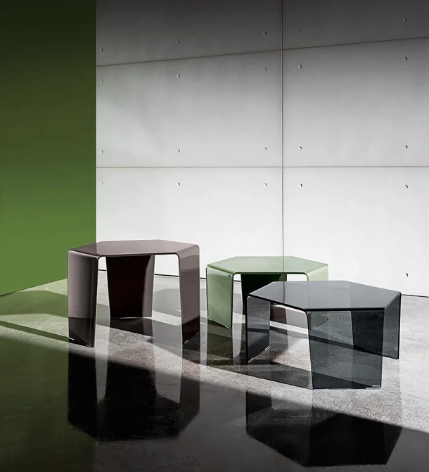 Tavolino 3 Feet in vetro curvo laccato o fumé di Sovet