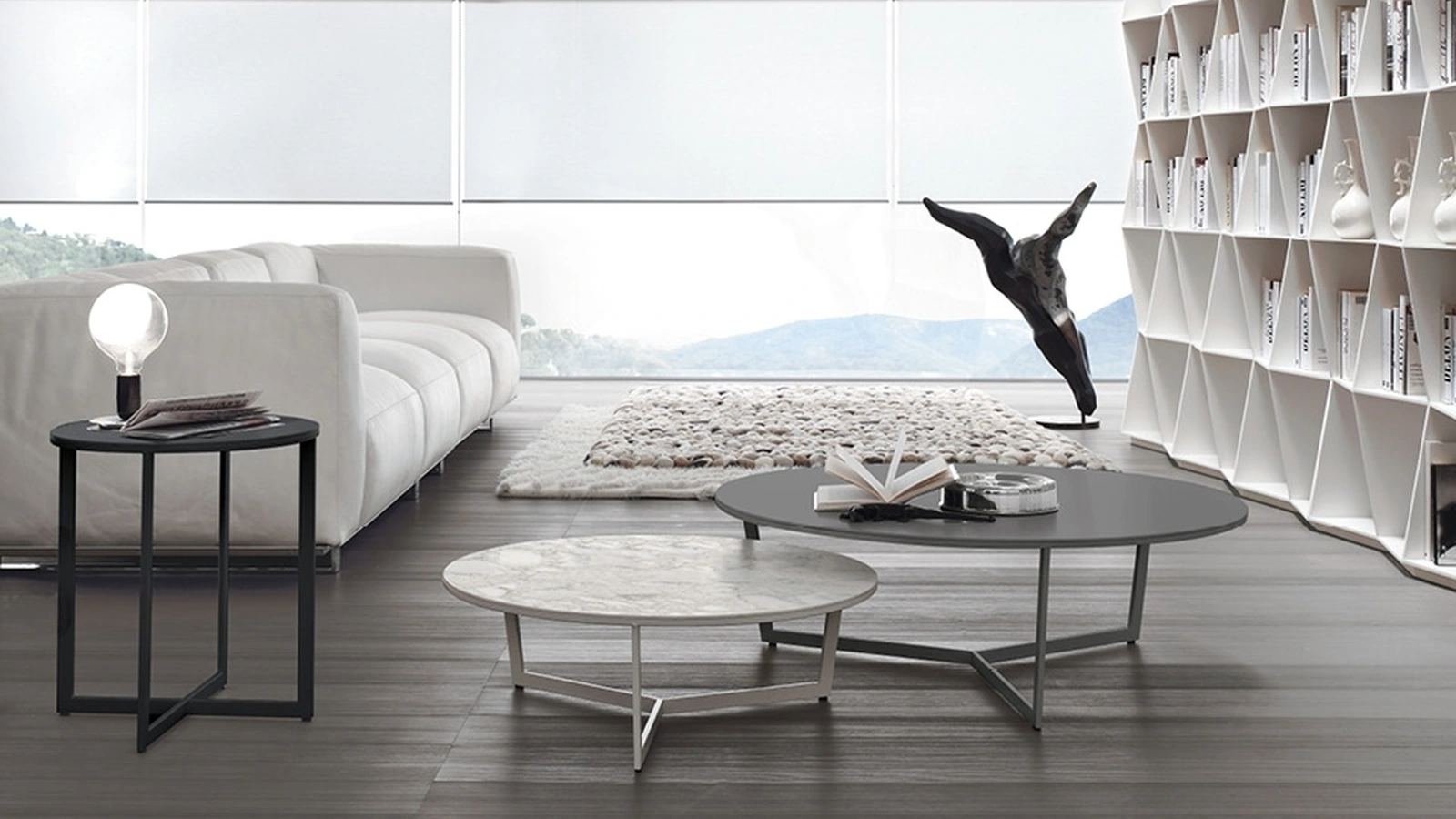 Tavolino in acciaio cromato con top in marmo o MDF laccato Harpa di Alivar