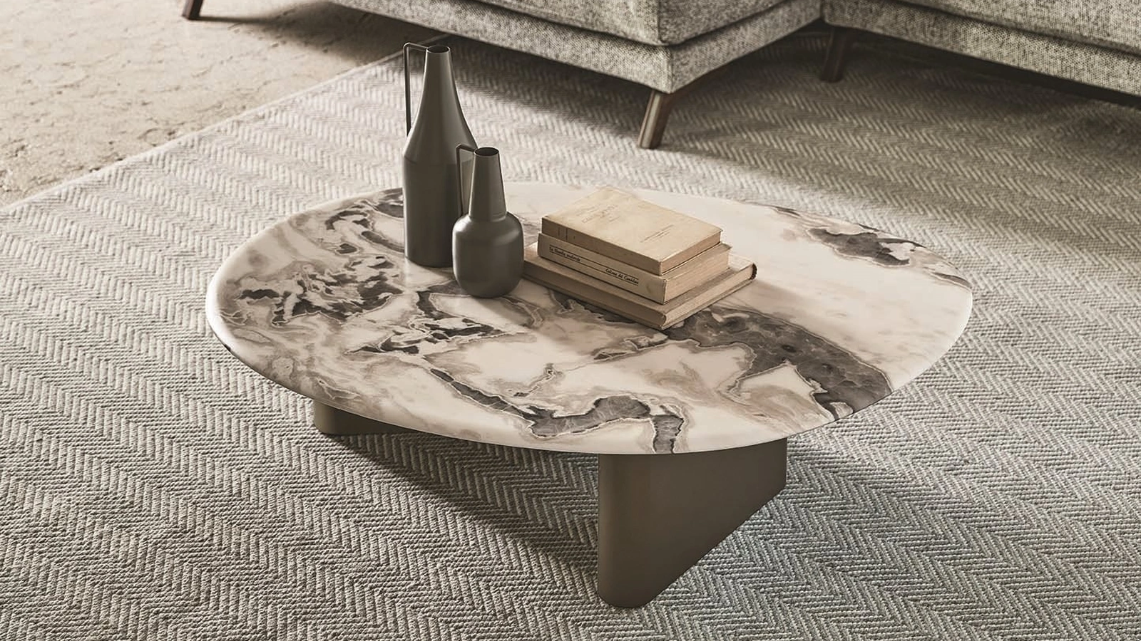 Tavolino in marmo con base in legno laccato Callisto di Porada