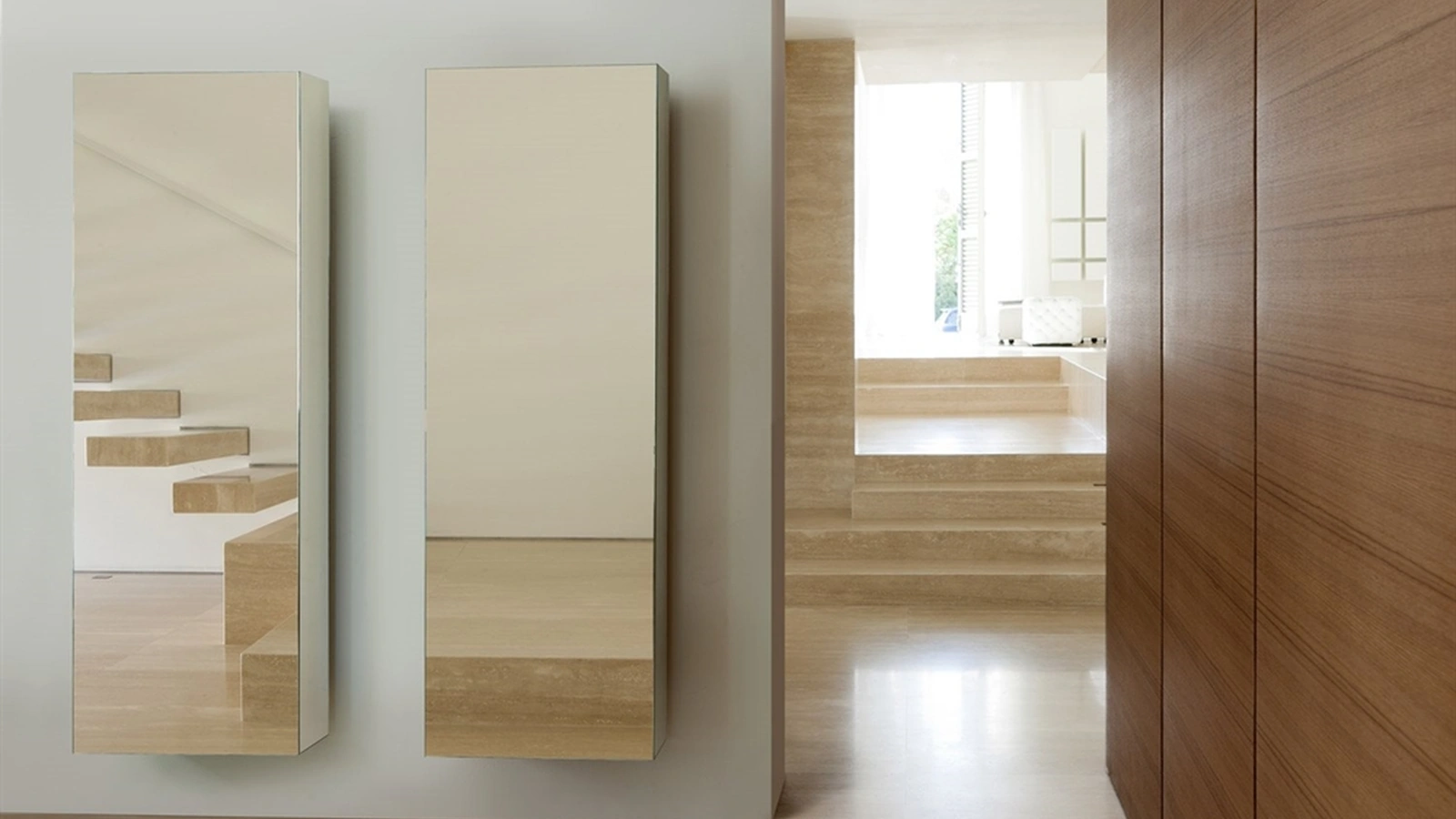 Appendiabiti in legno con specchio frontale Camper di Porada