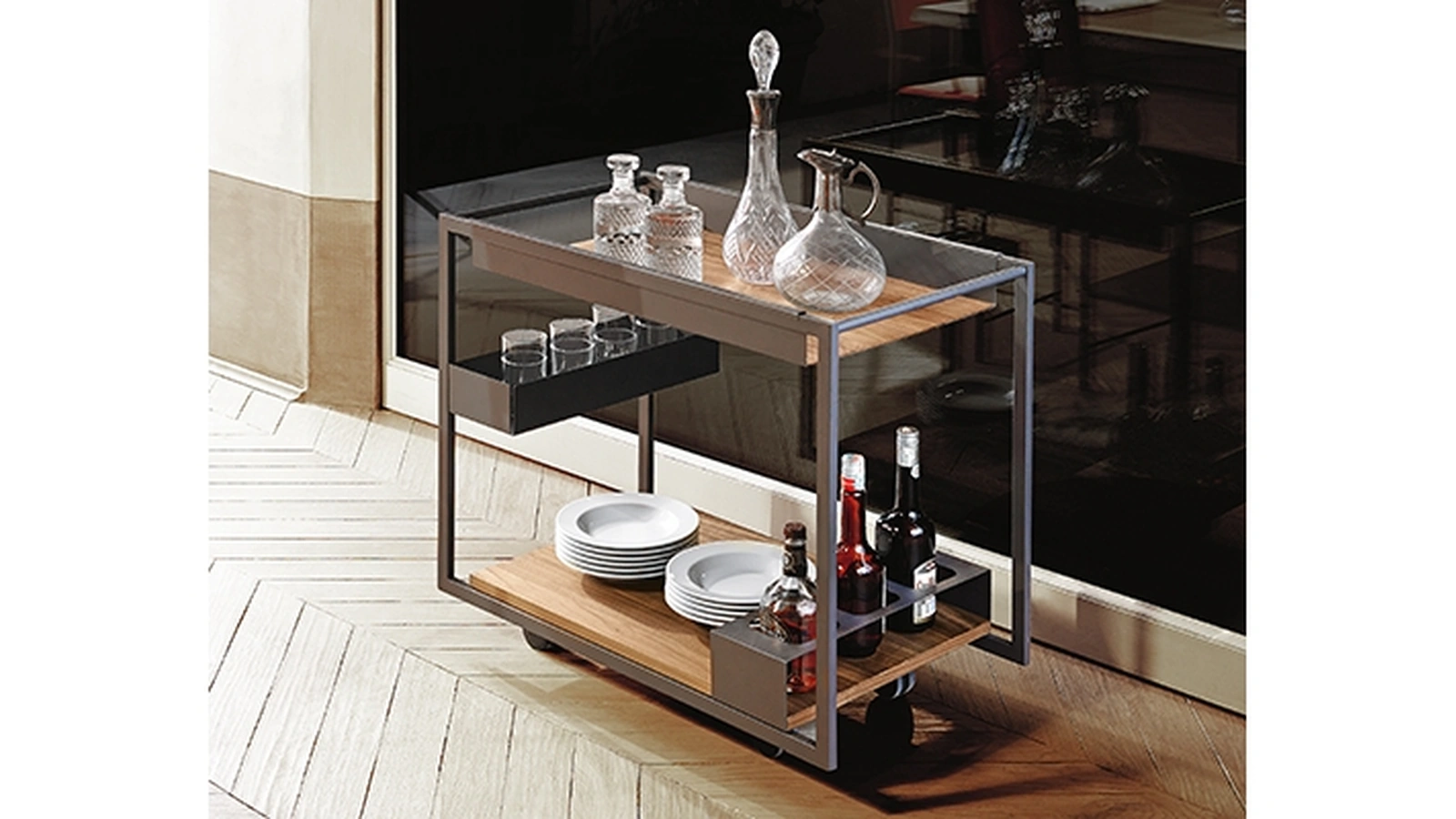 Tavolino su ruote con piani in legno di Noce Mojito Wood di Cattelan Italia