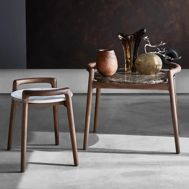 Tavolino Ascanio con top in marmo e struttura in legno massello di Flexform