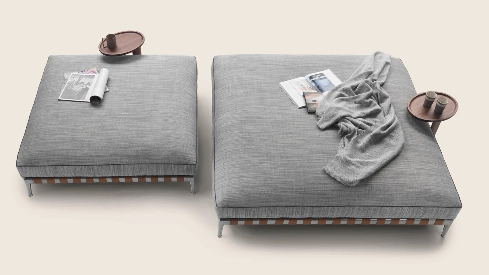 Pouf in tessuto imbottito con base in alluminio Gregory di FlexformPouf in tessuto imbottito con base in alluminio Gregory di Flexform