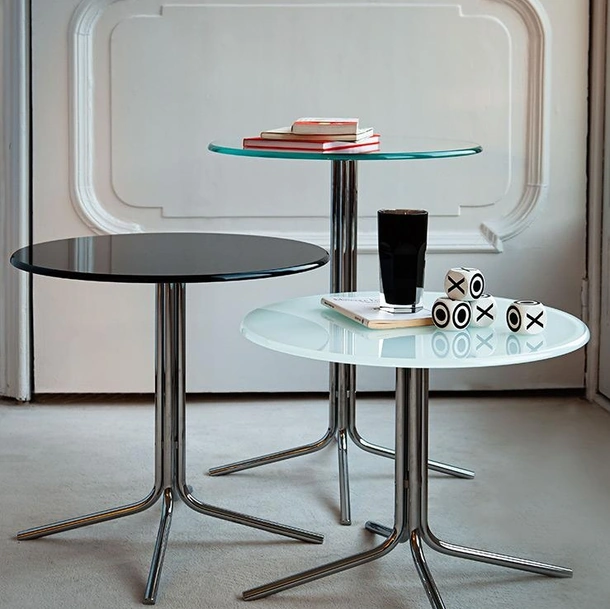 Tavolini Genius con top rotondo in vetro e base in metallo di Sovet