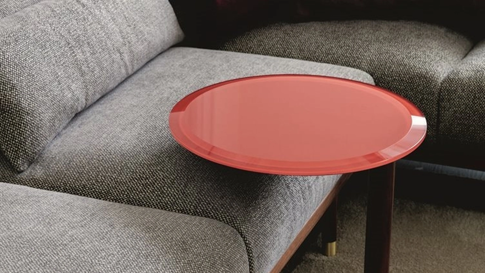 Tavolino rotondo con base in metallo e legno massello e top in cristallo retroverniciato Jok di Porada