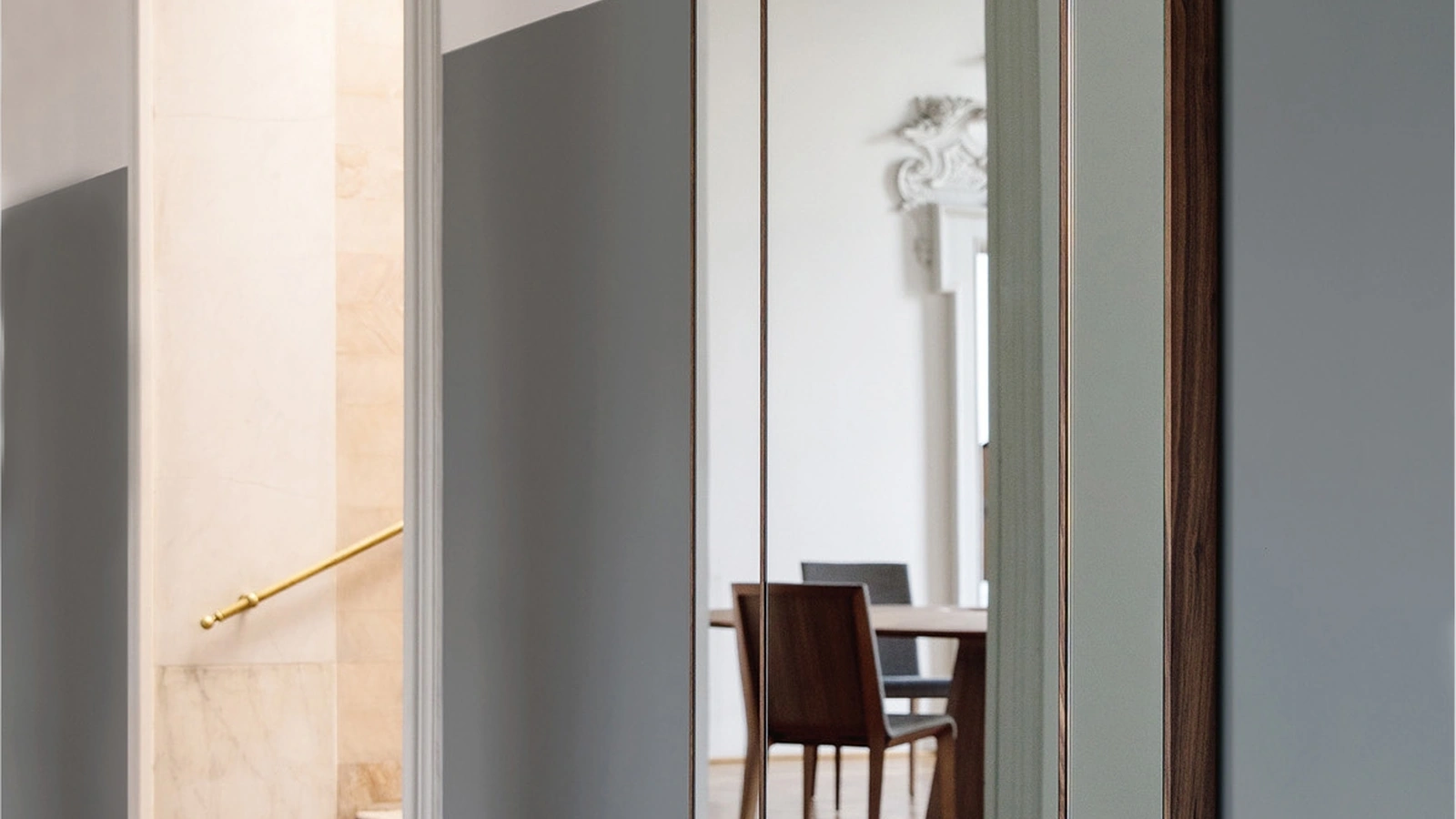 Specchio con decorazioni in legno massello Four Seasons di Porada