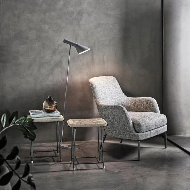 Pouf in paglia di fiume e metallo Any Day di Flexform