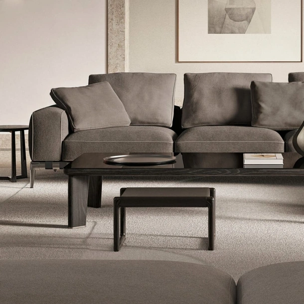 Pouf Brig in cuoio con struttura in legno massello di Flexform