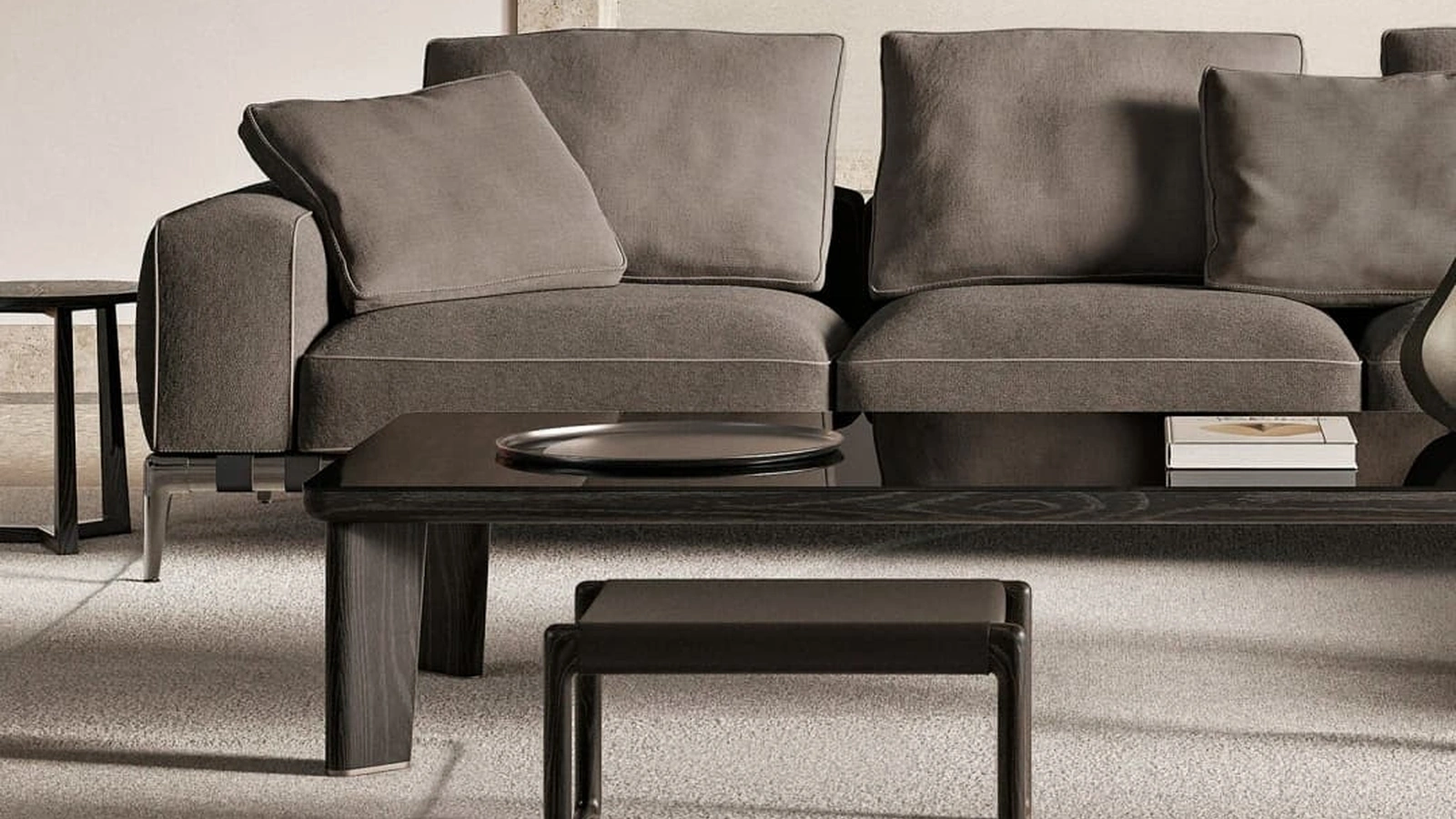 Pouf Brig in cuoio con struttura in legno massello di Flexform