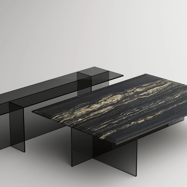 Tavolino in marmo con base in vetro Sestante Stone di Tonelli