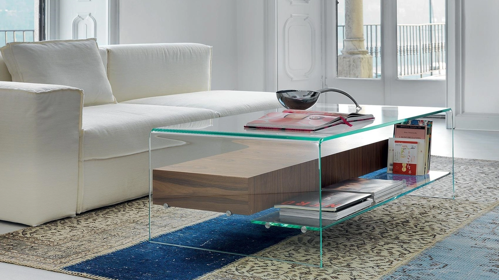 Tavolino Bridge with drawer and shelf in vetro curvato trasparente e cassettiera in Noce di Sovet