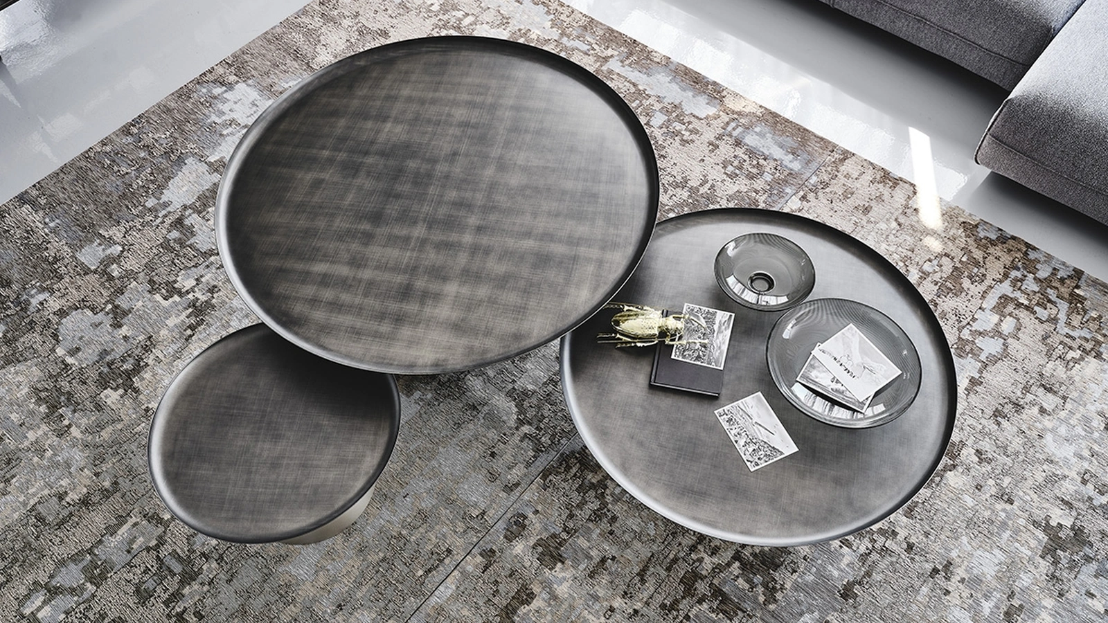 Tavolino in metallo verniciato goffrato Amerigo di Cattelan Italia