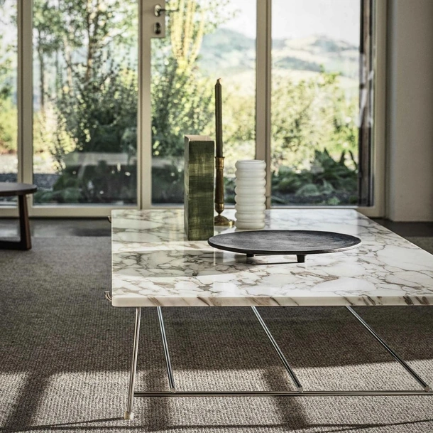 Tavolino Any Day con top in marmo e base in metallo di Flexform