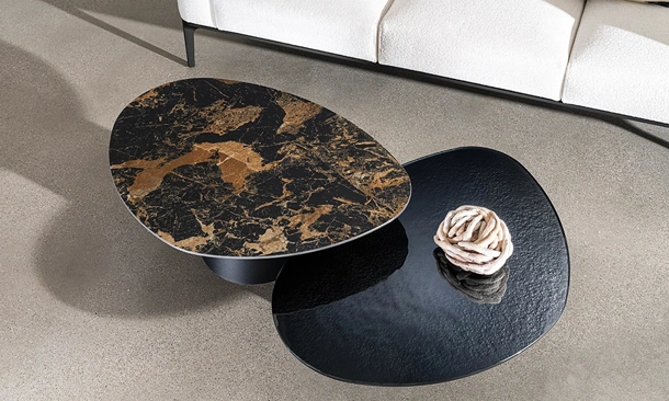 Tavolino Totem Drop in vetro o ceramica di Sovet