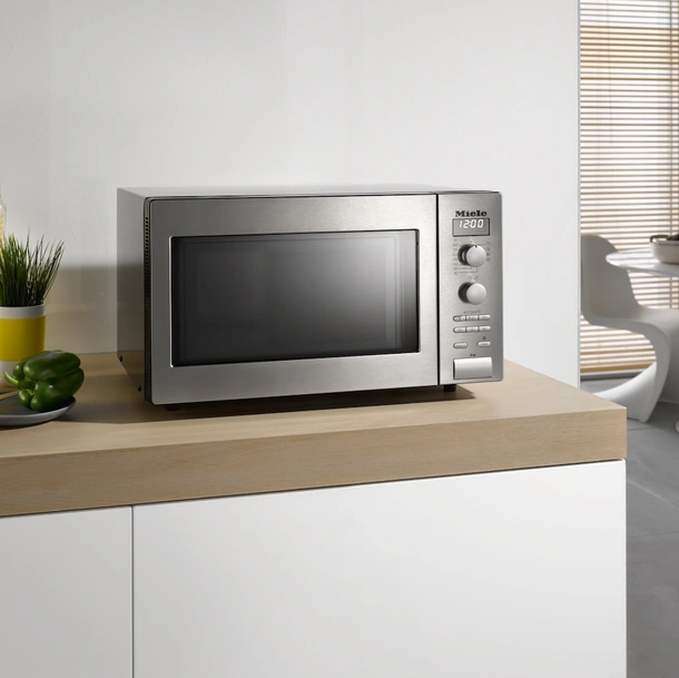 Forno a Microonde con Grill M 6012 SC con programmi automatici di Miele