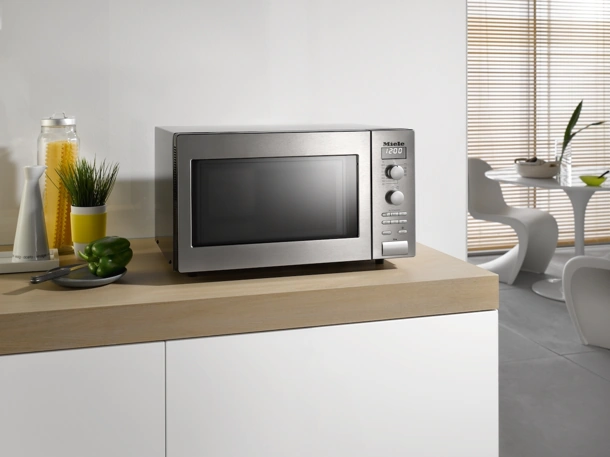 Forno a Microonde con Grill M 6012 SC con programmi automatici di Miele