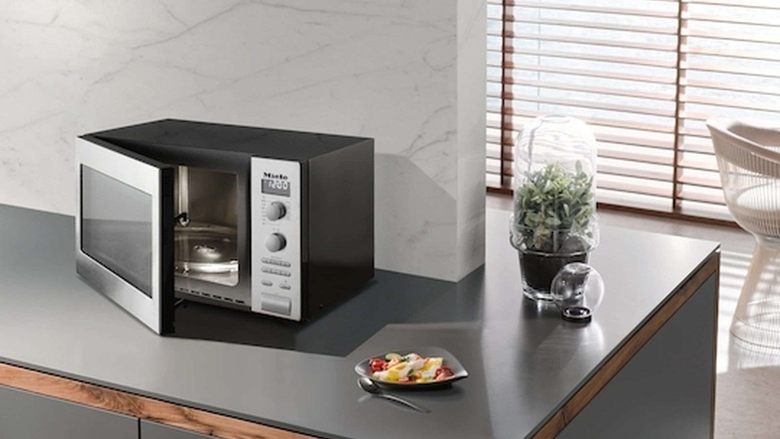 Forno a Microonde con Grill M 6012 SC di Miele