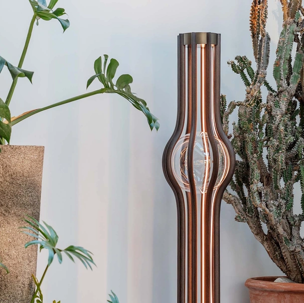 Lampada da terra in legno curvato Ashaa di Natevo