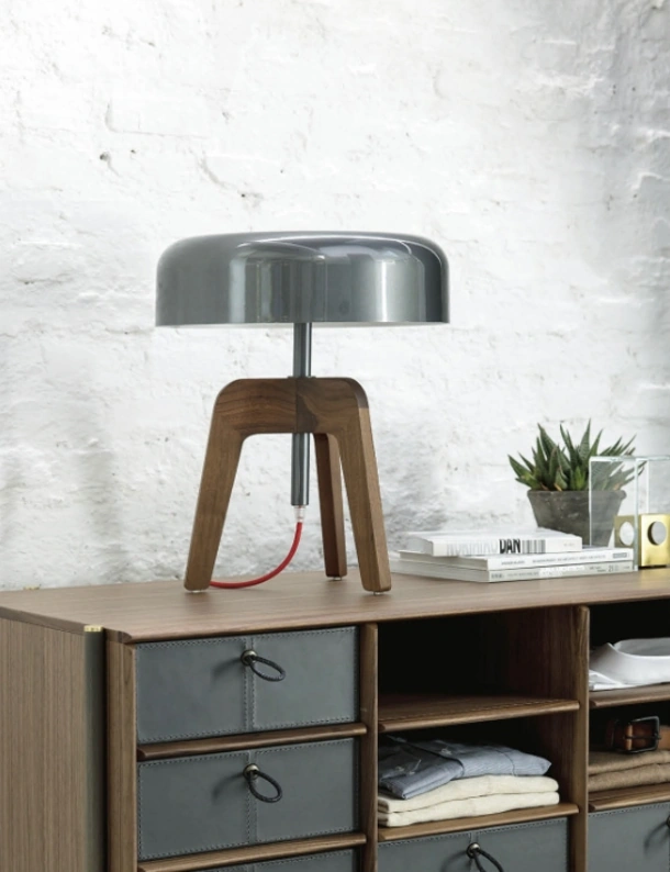 Lampada da tavolo in legno Pileo di Porada