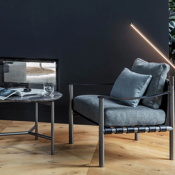 Lampada da terra Rugiada con base sferica in legno massello di Natevo