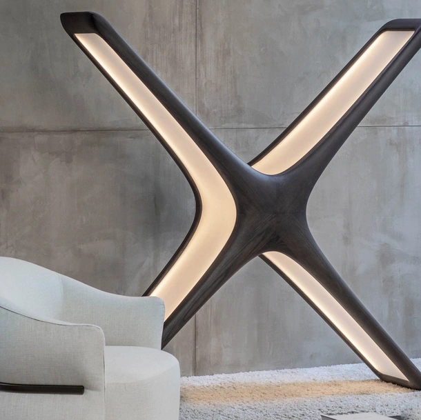 Lampada da terra di design Staar in massello di frassino e policarbonato di Natevo