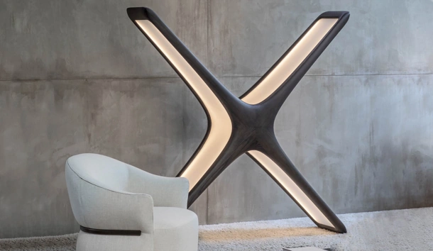 Lampada da terra di design Staar in massello di frassino e policarbonato di Natevo