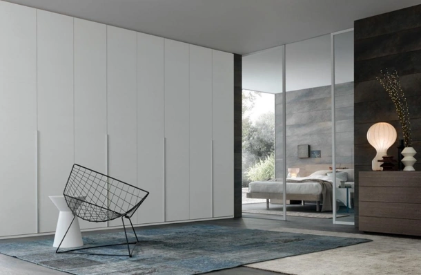 Armadio con ante battenti Outdoor laccato Bianco opaco di Giellesse