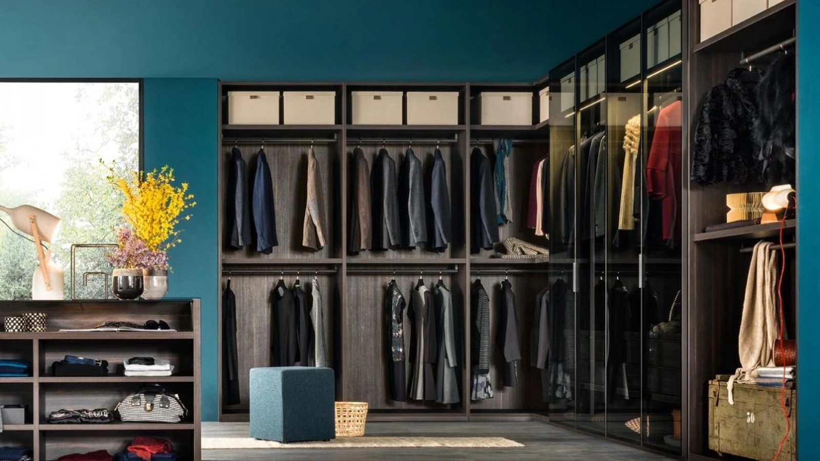 Armadio angolare Pivot con ante in vetro e alluminio di Giellesse