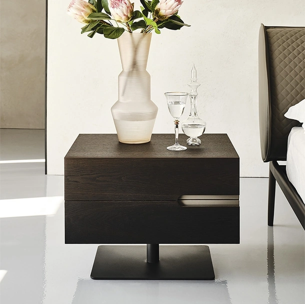 Comodino in legno con base in metallo Ciro di Cattelan Italia