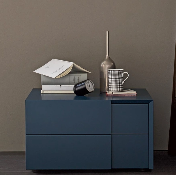 Comodino Twist in legno laccato di Giellesse