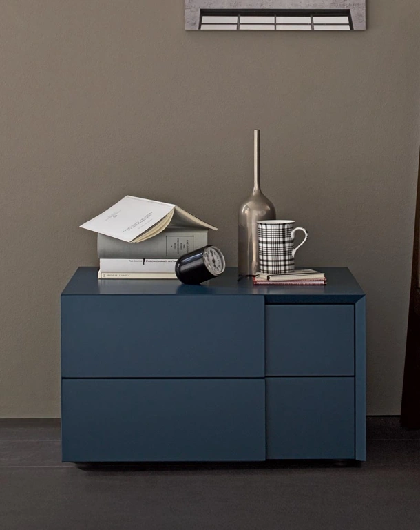 Comodino Twist in legno laccato di Giellesse