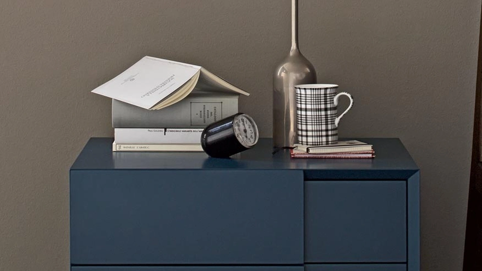 Comodino Twist in legno laccato di Giellesse