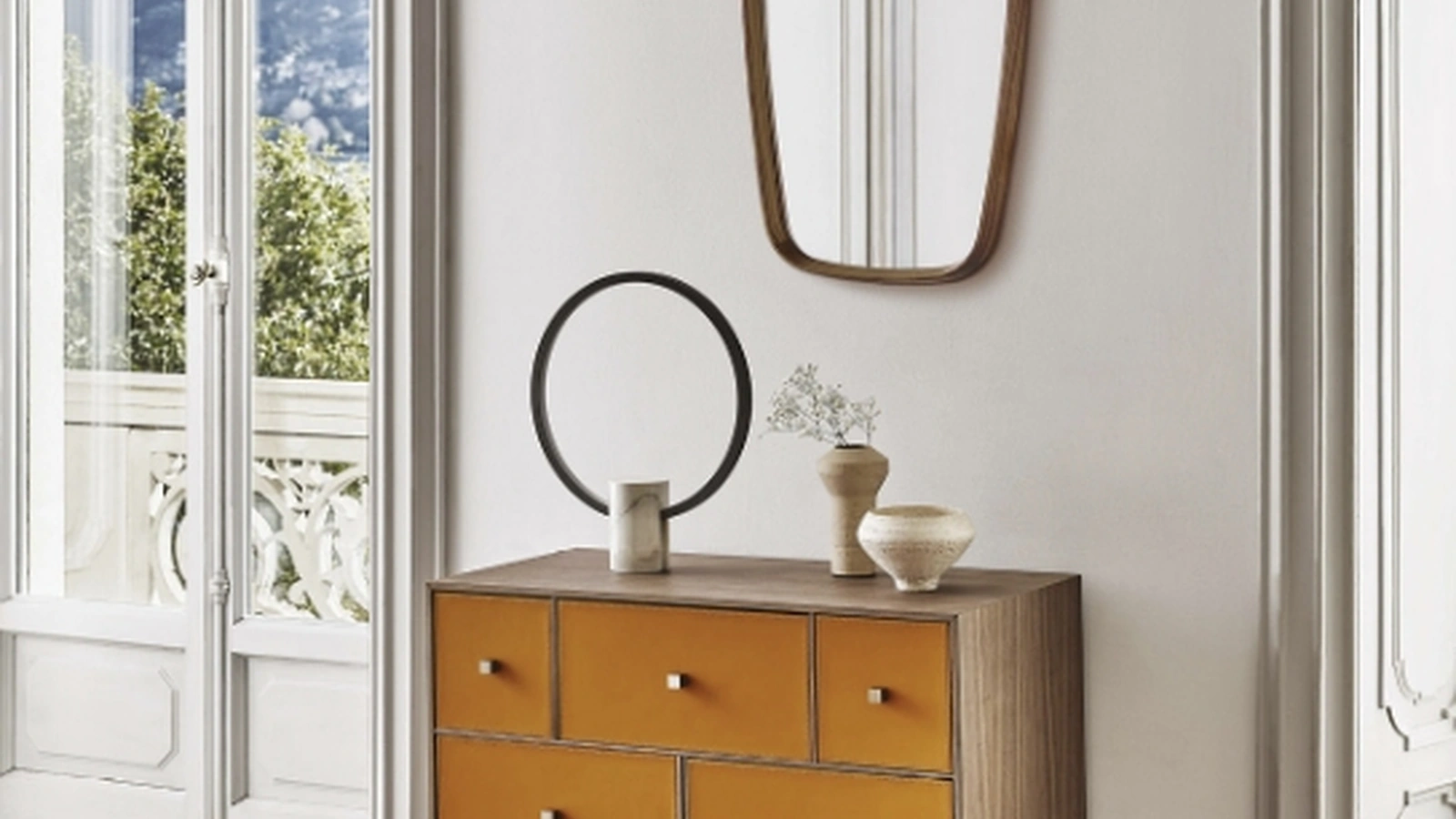 Cassettiera Rucellai in legno con cassetti rivestiti in pelle di Porada