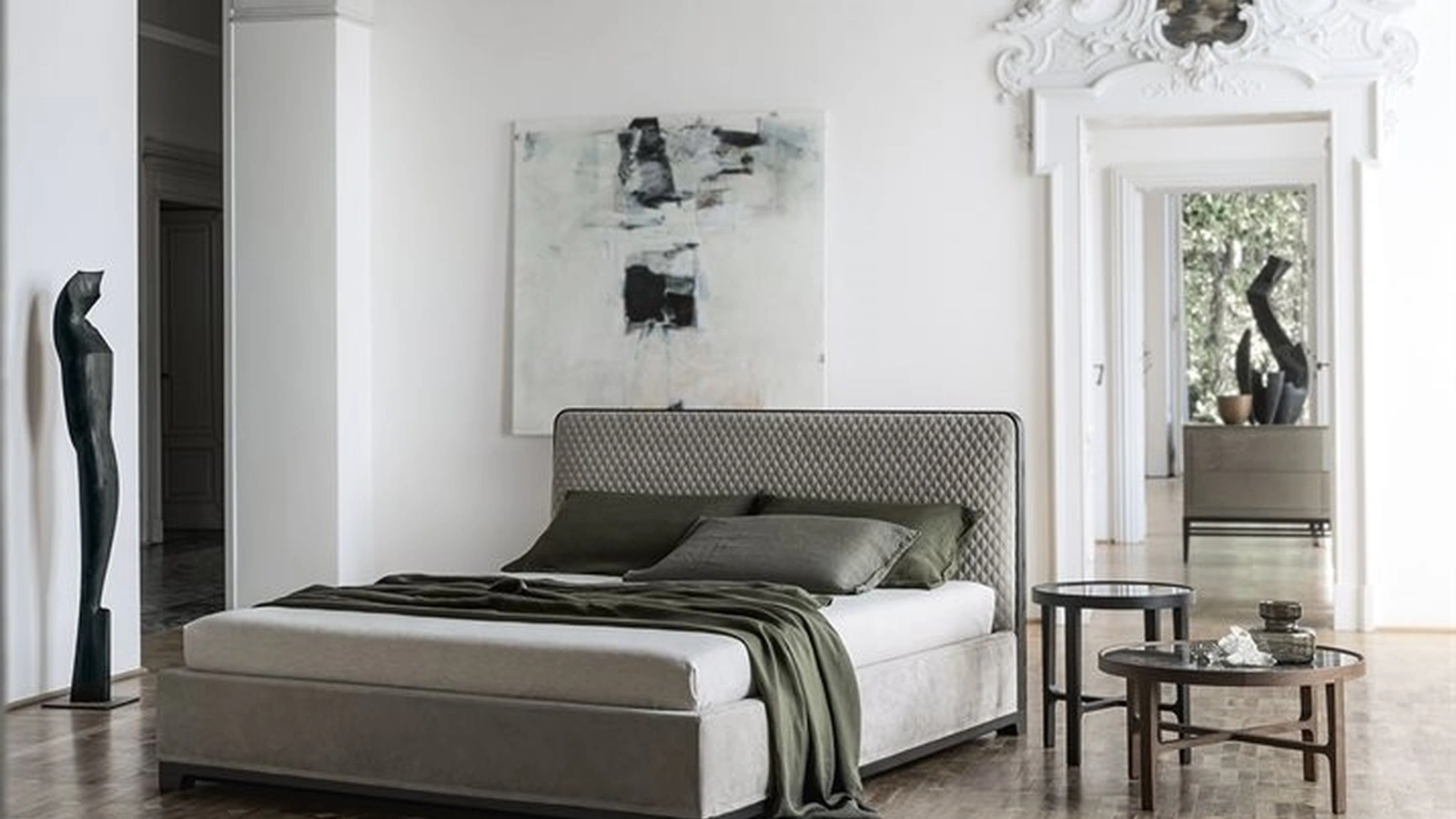Letto in tessuto con testiera imbottita Bali di Alivar