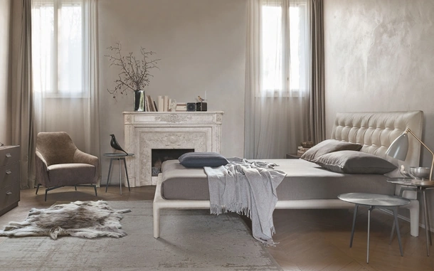 Letto in pelle con testiera trapuntata e imbottita Boheme di Alivar