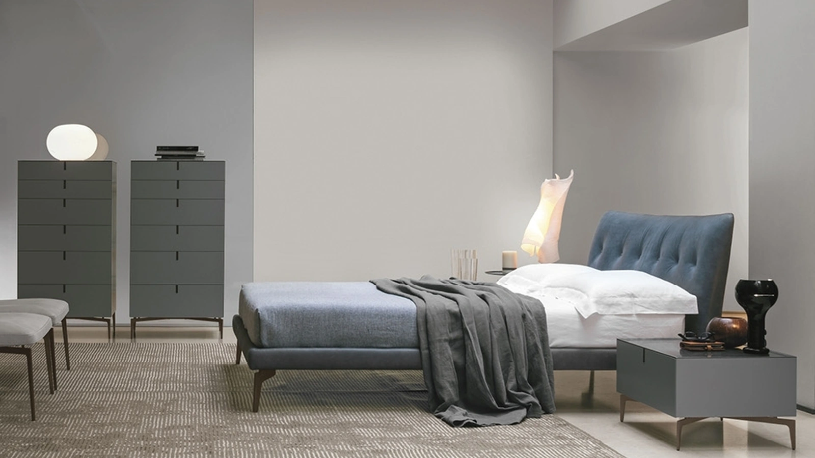 Letto in pelle con testiera capitonné Arca di Alivar