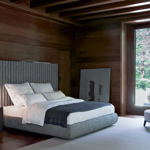 Letto in tessuto imbottito con testiera Biarritz di Flexform