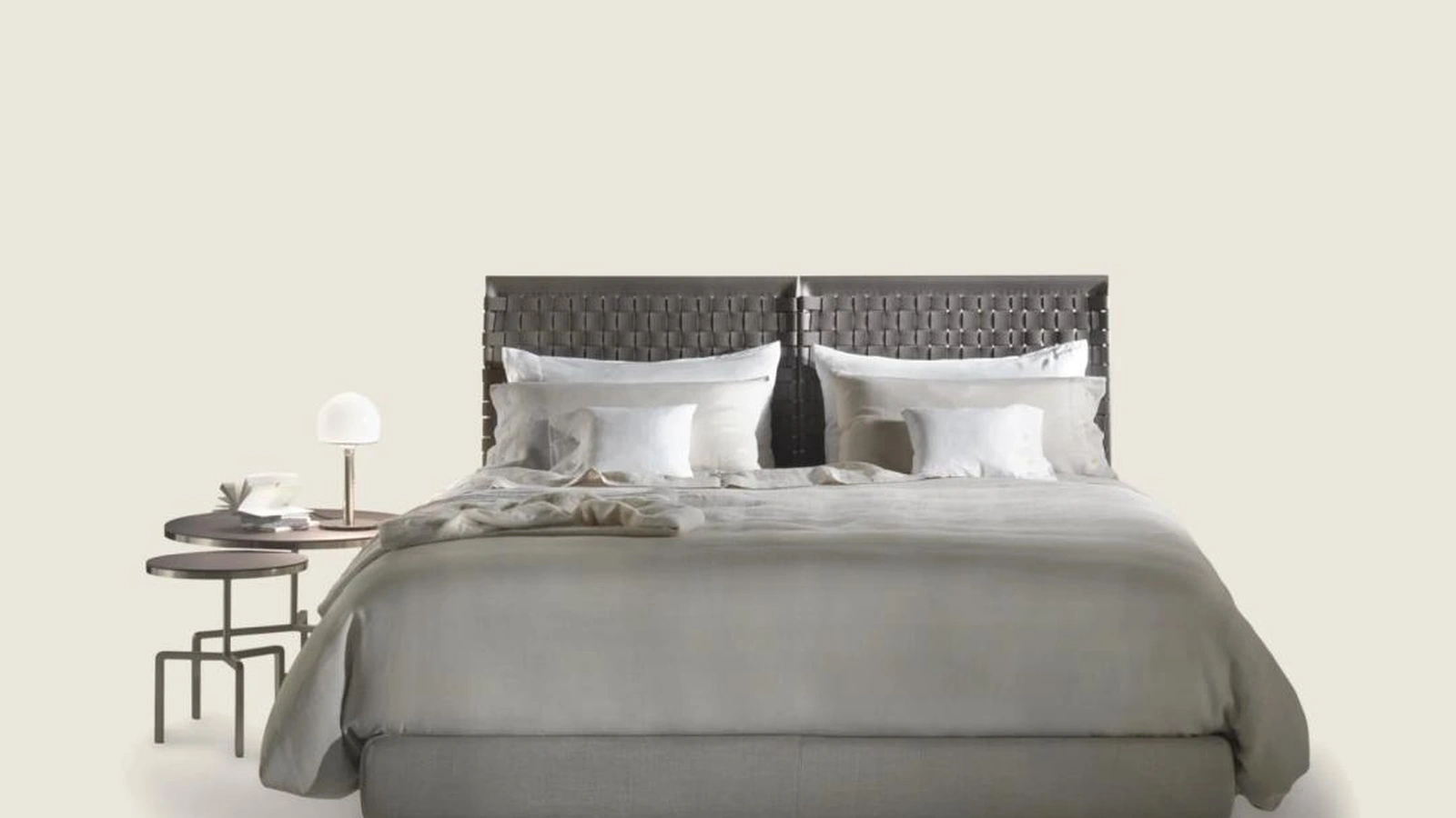Letto con testiera in cuoio intrecciato Cestone di Flexform