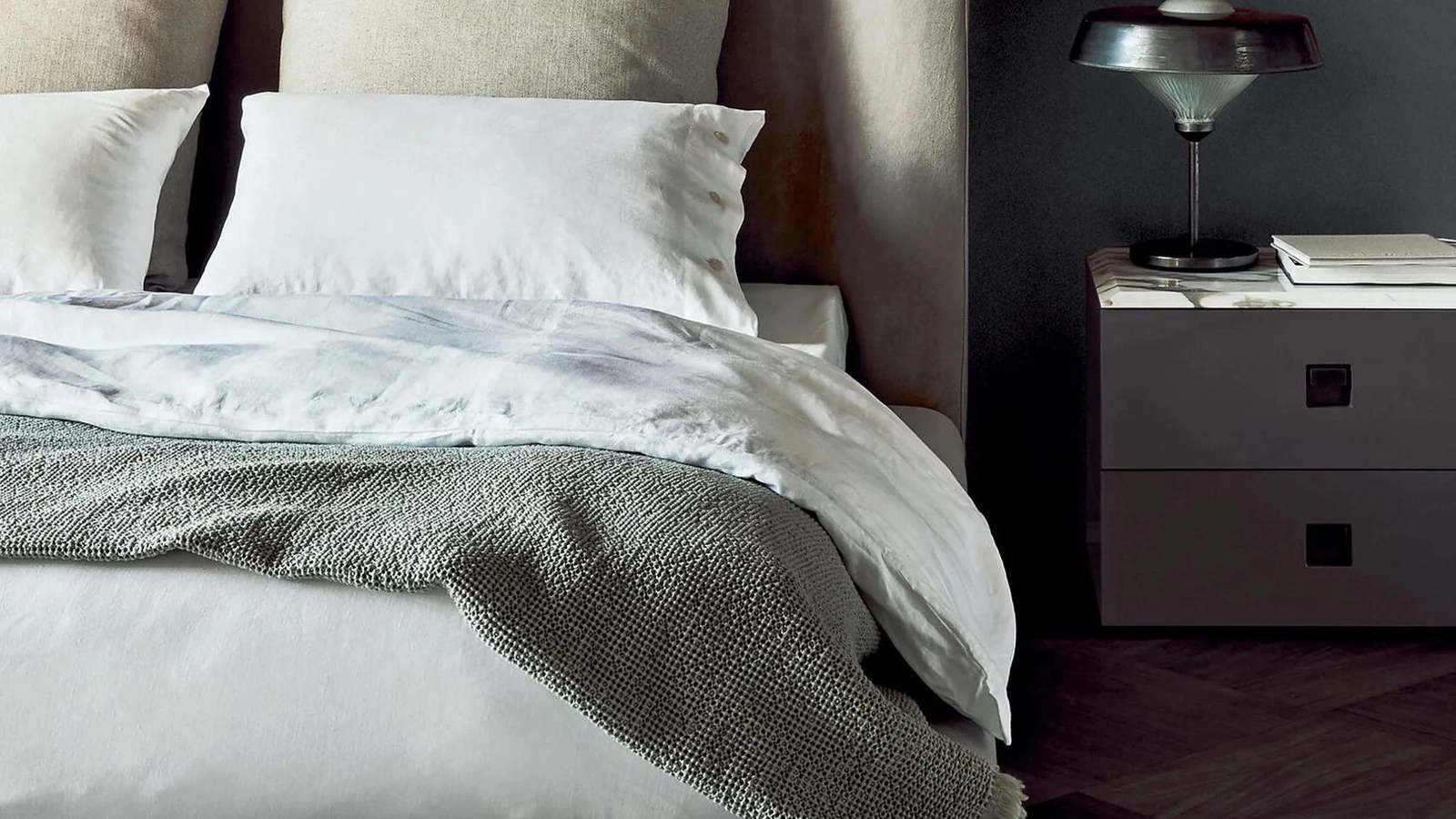 Letto Dragonfly in tessuto con testiera di Flexform