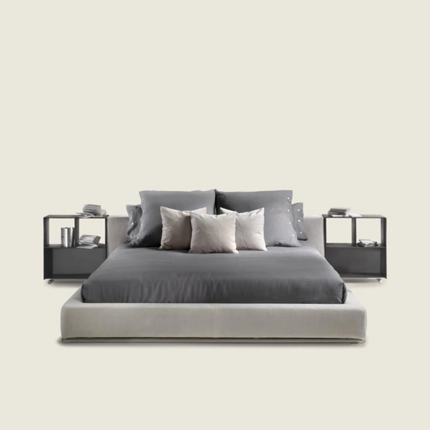 Letto elegante dal design essenziale in tessuto Groundpiece di Flexform