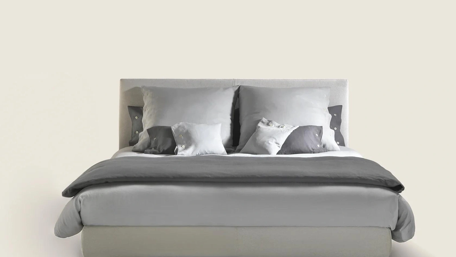 Letto Magnum in tessuto imbottito di Flexform