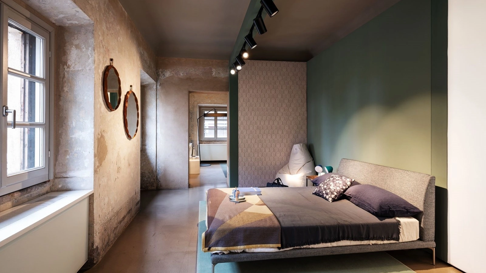 Letto in tessuto con testiera Talamo di Zanotta