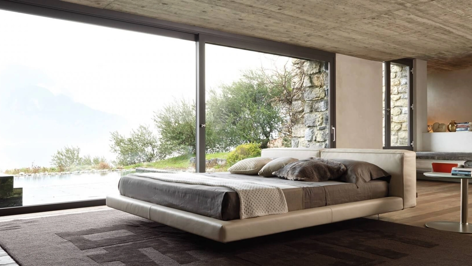 Letto in pelle con testiera dal design essenziale Zenit di Desirèe