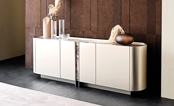 Madia in legno laccato con top e inserto in cristallo con stampa Dynasty di Cattelan Italia
