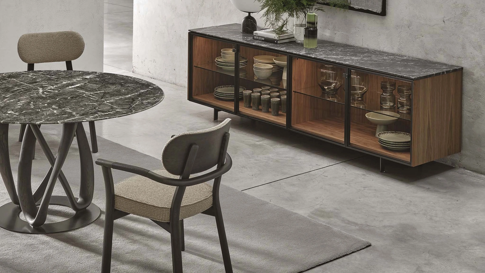 Madia Matics 4 in legno con ante in vetro di Porada
