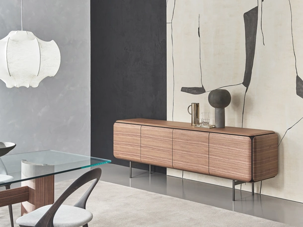 Madia a 4 ante in legno con base in metallo Pebble di Porada